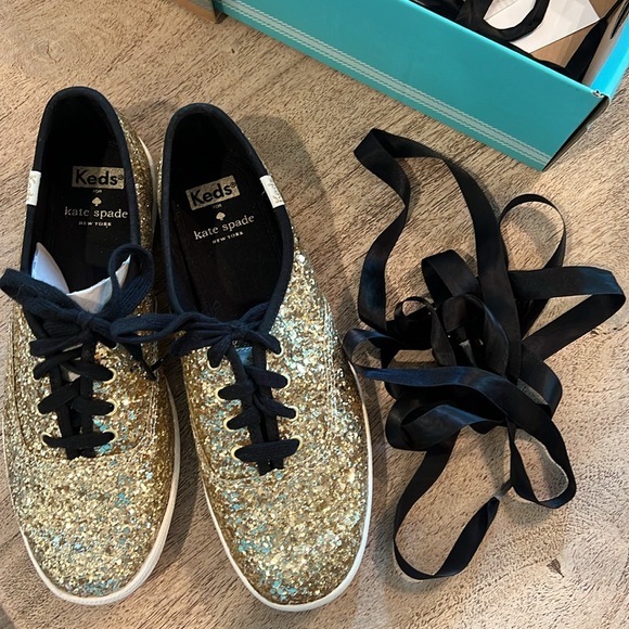 Ked’s Kate Spade 7.5 Gold Glitter Satin Laces - Picture 3 of 3